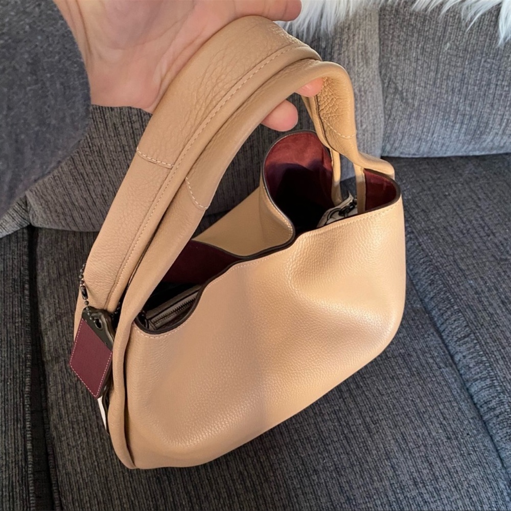 Coach Pebbled Leather Shoulder Bag in Tan with Burgundy Tag - Picture 4 of 10
